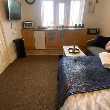 Appartamento Bv Cosy Studio Eleven At Deighton Huddersfield Esterno foto